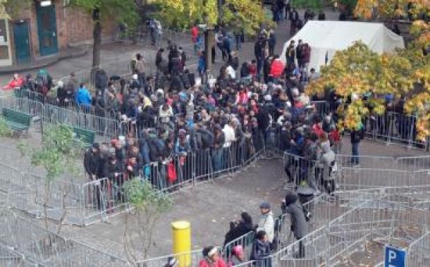 A bajorok Merkelre és Ausztriára is orrolnak a menekültek miatt
