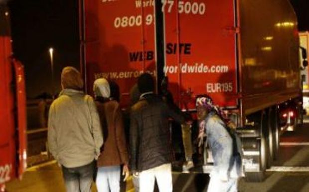 Napok óta egyetlen migráns sem jut át Calais-ból Nagy-Britanniába 
