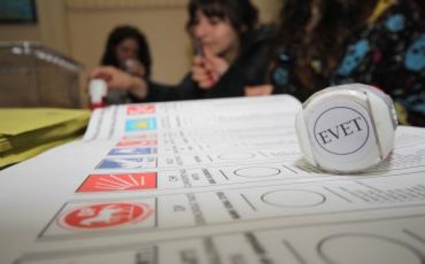Két nappal a választások előtt a török kormányzat lekapcsolta az ellenzéki médiát