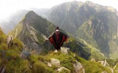 Szárnyasugrás közben szörnyet halt egy extrémsportoló