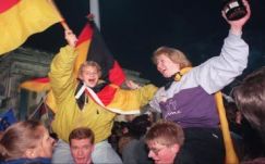 Német újraegyesítés: százezrek ünnepelnek