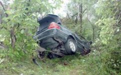 Szakadékba zuhant és meghalt egy autós Hargita megyében