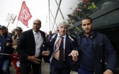 Vezetőikre támadtak az Air France dolgozói a tervezett elbocsátások miatt