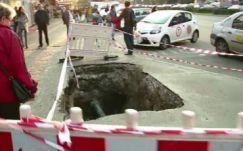 Vak iskolaigazgató esett a gázszolgáltató ásta gödörbe