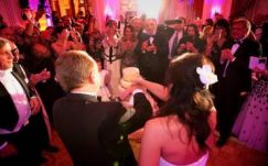 Egy napra Budapestre költözött több román híresség