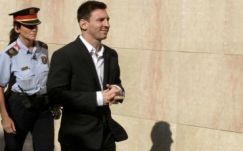 Huszonkét hónap börtönbüntetést kértek Messire