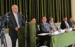 Adósságokat halmozott fel a PKE, Tőkés Lászlóék keresik a felelősöket