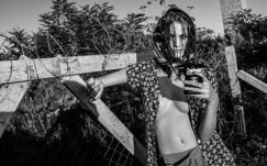 Kiverték a biztosítékot egy magyar fotós menekültes divatképei