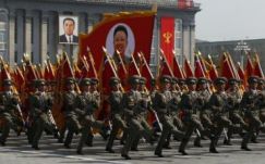 Rekordvolumenű díszszemlén üzent Amerikának Kim Dzsong Un