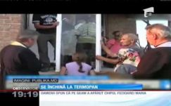 Hívők zarándokolnak a szent termopán ablakhoz Ukrajnában