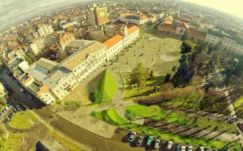 Részben leállíttatta a prefektúra a sepsiszentgyörgyi főtér felújítását