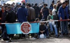 Menekülttömeg várakozik a szerb-horvát határon