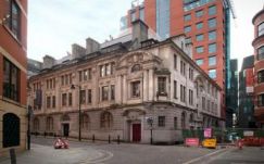 Hajléktalanok költöztek Giggs és Neville épülő luxushoteljébe