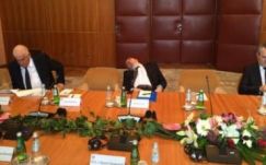 Elaludt és horkolt is a hivatalos tárgyalások alatt az elnöki hivatal vezetője