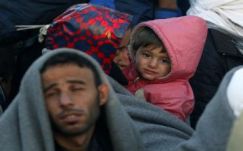 Minden éghetőt felgyújtanak a migránsok a szerb-horvát határon