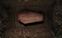 Üresen találták 21 éve eltemetett kislányuk sírját