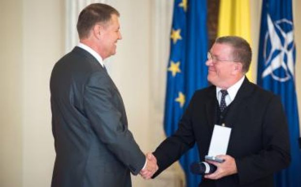 Kitüntette Klaus Johannis államfő a Kriterion könyvkiadót