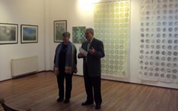 Derű, csend és kékség a Nagy Dalma textilművész munkáiban