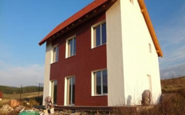 Most bárki megcsodálhatja az első háromszéki passzív házat, amely alig „fogyaszt”