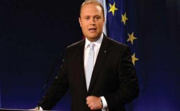 Az EU-nak és Afrikának együtt kell működnie a migráció megfékezésében