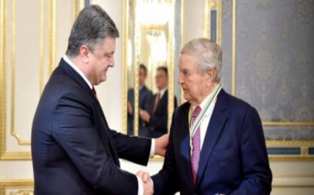 Kitüntette Soros Györgyöt az ukrán elnök