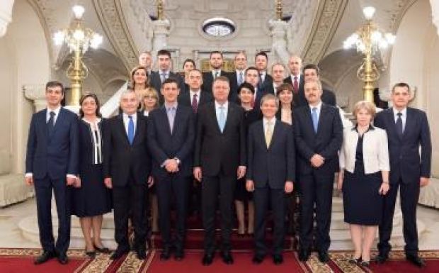 Letették a hivatali esküt a Cioloș-kormány miniszterei
