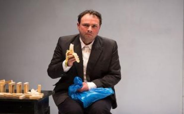 Kézdivásárhelyen látható a Szeretik a banánt, elvtársak? című előadás