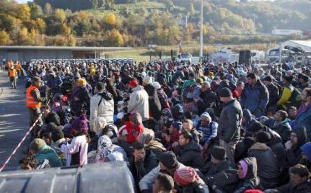 Ismét rengeteg menekült próbál meg bejutni Ausztriába