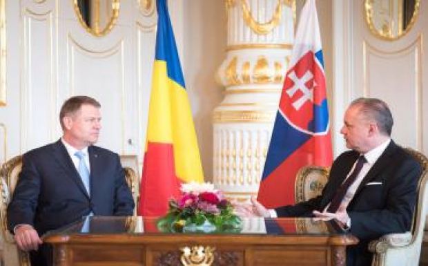 Johannis: nem változik a párizsi merénylet miatt Románia menekültpolitikája