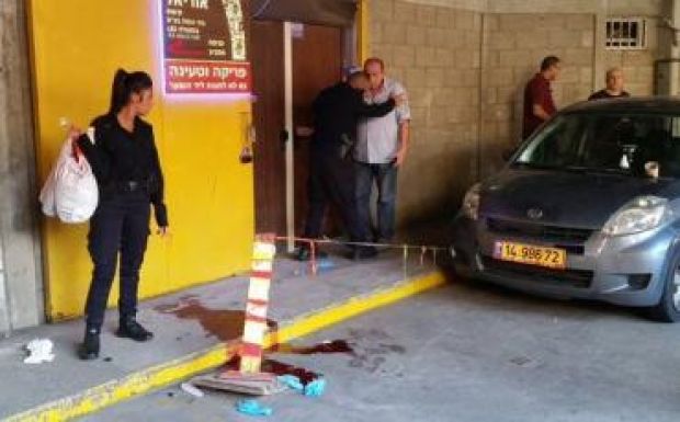 Két izraelit késsel megölt egy palesztin merénylő Tel-Avivban