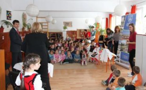 Könnyebben tanulhatnak románul az óvodások Hargita megyében