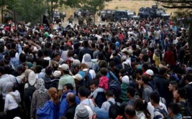 Már kétezren rekedtek a görög-macedón határon