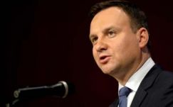 Lengyel államfő Bukarestben: erősíteni kell a NATO jelenlétét a térségben