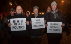 „Ponta lemondása nem elég, a politikai osztály megtisztulását akarjuk”