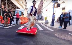 New Yorkban próbálta ki korunk Aladdinja a szőnyeg-gördeszkát