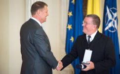 Kitüntette Klaus Johannis államfő a Kriterion könyvkiadót