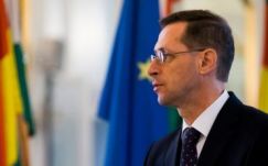 Varga Mihály: Magyarország határzár telepítését javasolja más országoknak