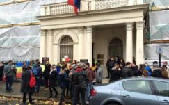 „A korrupció öl”: Londonban tüntetnek a Román Kulturális Intézet előtt