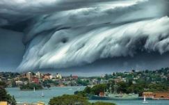 Világvégét idéző felhő alakult ki Sydney fölött