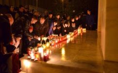 Gyertyát gyújtottak Csíkszeredában Kósa Endre csapatkapitányért