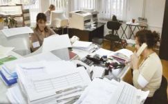 Könnyebb lesz új munkaerőt alkalmazni a közszférában - kihirdette az államfő az RMDSZ-törvényt