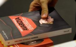 Vatikáni vizsgálat a bizalmas dokumentumokat közlő olasz újságírók ellen