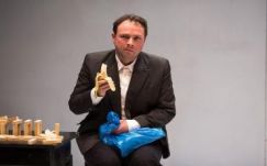 Kézdivásárhelyen látható a Szeretik a banánt, elvtársak? című előadás