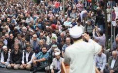 „A muzulmánoknak szembe kell nézniük a vallásukkal” – interjú