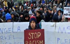 Ismét gyűlik a migránsok tömege a görög-macedón határon