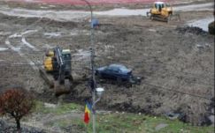 Eltűnt a parkoló Târgu Jiuban egy autó körül