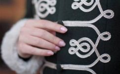 Kelet-Európa népviseletei modern kreációkban