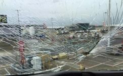 Megrepedt a pilótafülke ablaka egy American Airlines járaton  