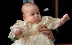 Új fotókat tettek közzé a féléves Charlotte hercegnőről