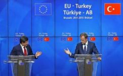 Vízummentességet és 3 milliárd eurót kapnak a törökök a menekültáradat megfékezéséért